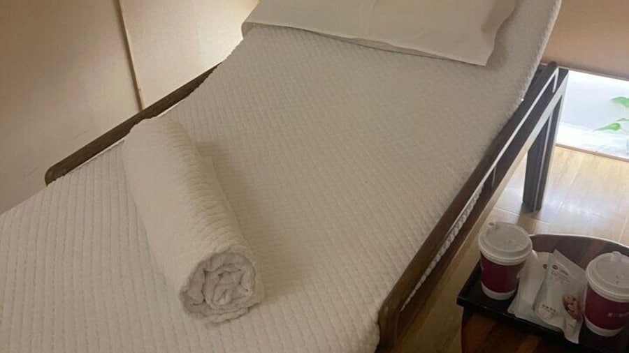 Chinese Traditional Massage Experience In Chengdu