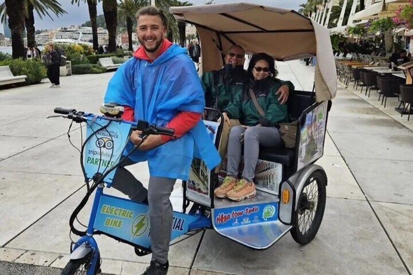 Split Tour in Private Electric Rickshaw