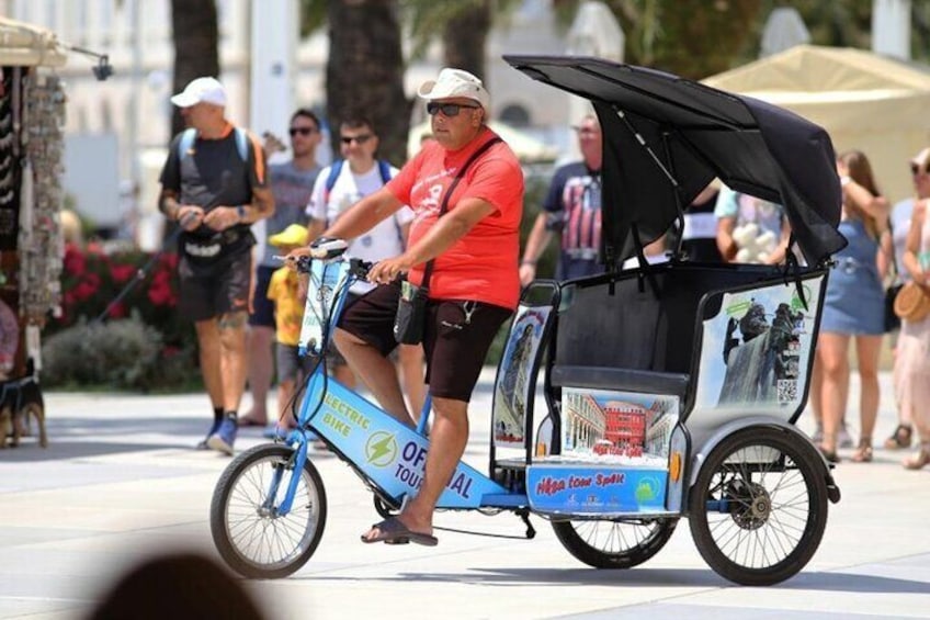 Split Tour in Private Electric Rickshaw