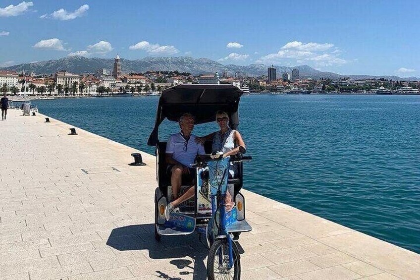 Split Tour in Private Electric Rickshaw