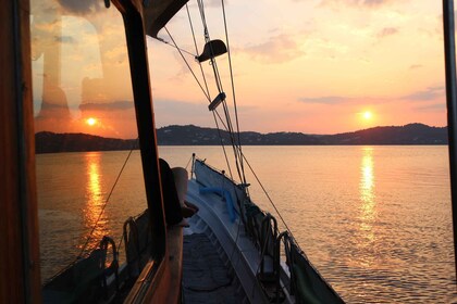 Skiathos: Boat Cruise with Dinner & Sunset Viewing