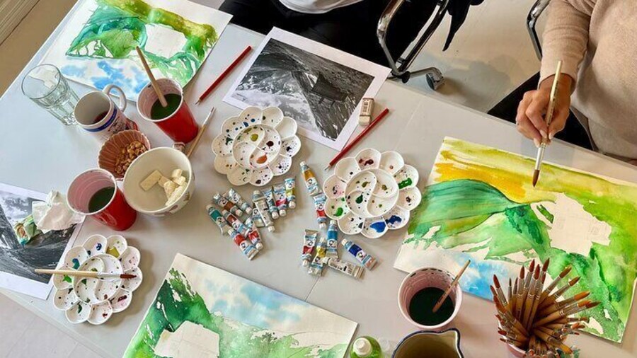 Join us for a watercolor workshop and create the most unique souvenir from your trip to Bergen.