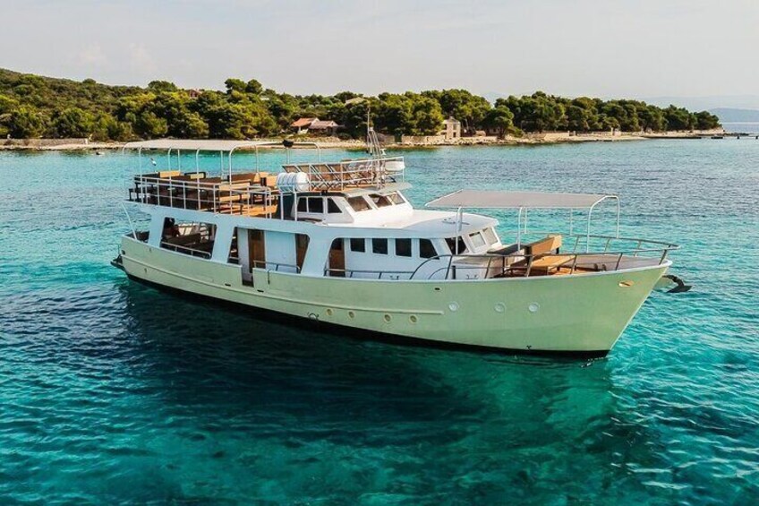 Blue Lagoon and 3 Island Boat Tour with Food and Drinks Included