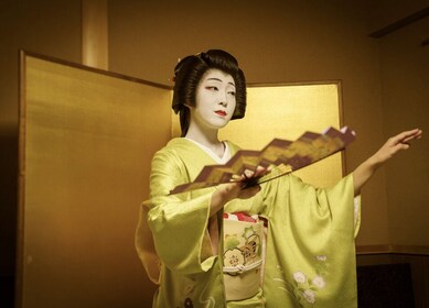 Kyoto: Geisha Premium Dinner & Cultural Tour in Gion