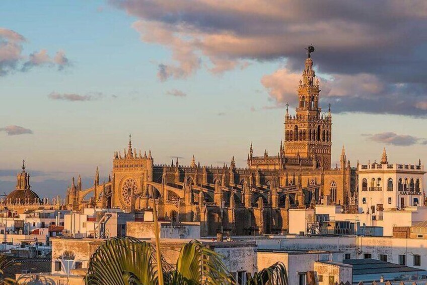 Private Tour in Alcazar and Santa Cruz Cathedral