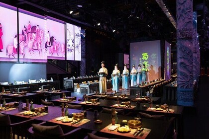 Chinese tradional dancing show with sichuan banquet feast