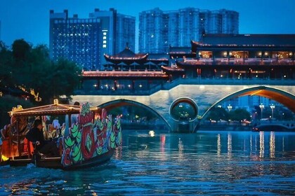 Chengdu Night Cruise Tour including Hotpot Dinning Experience