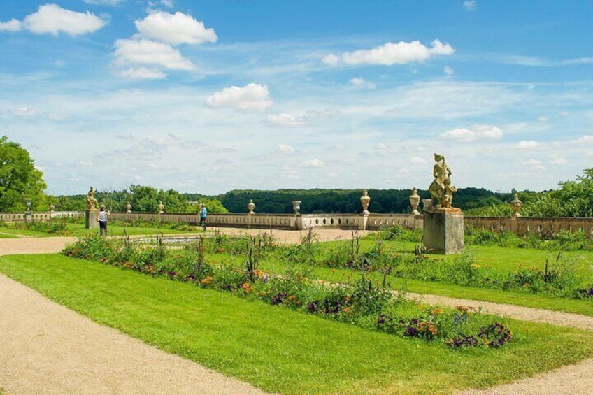 Royal Retreat: Fontainebleau Palace Tour with Paris Pickup