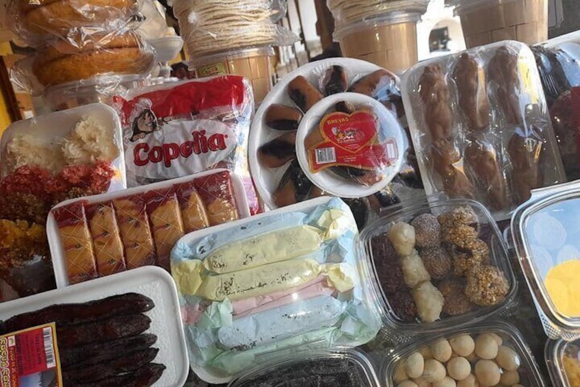 Pro Guide Full City Tour With Street Food Tasting