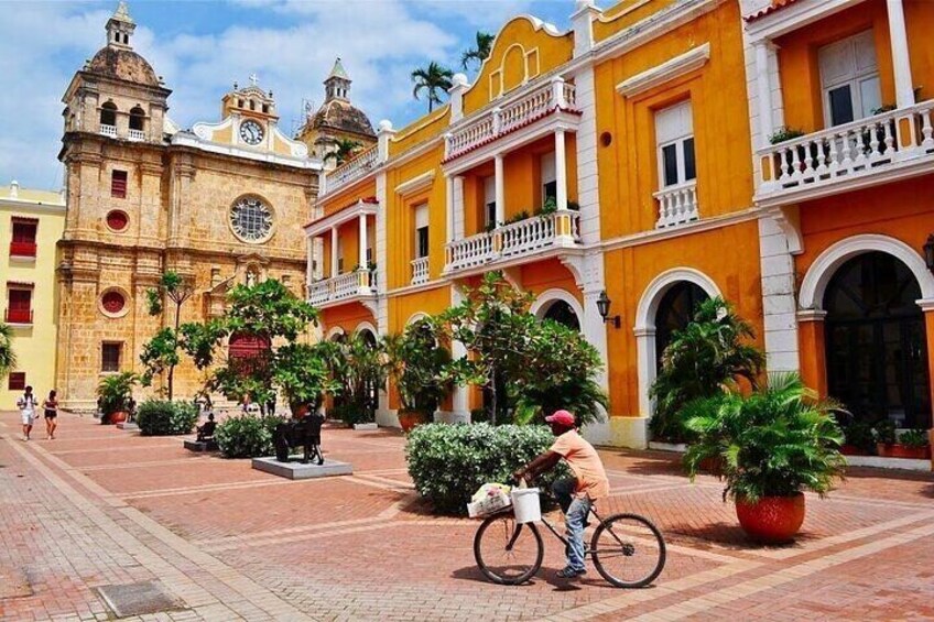 Walled City and Getsemani Pro GuideTour With Street Food Tasting