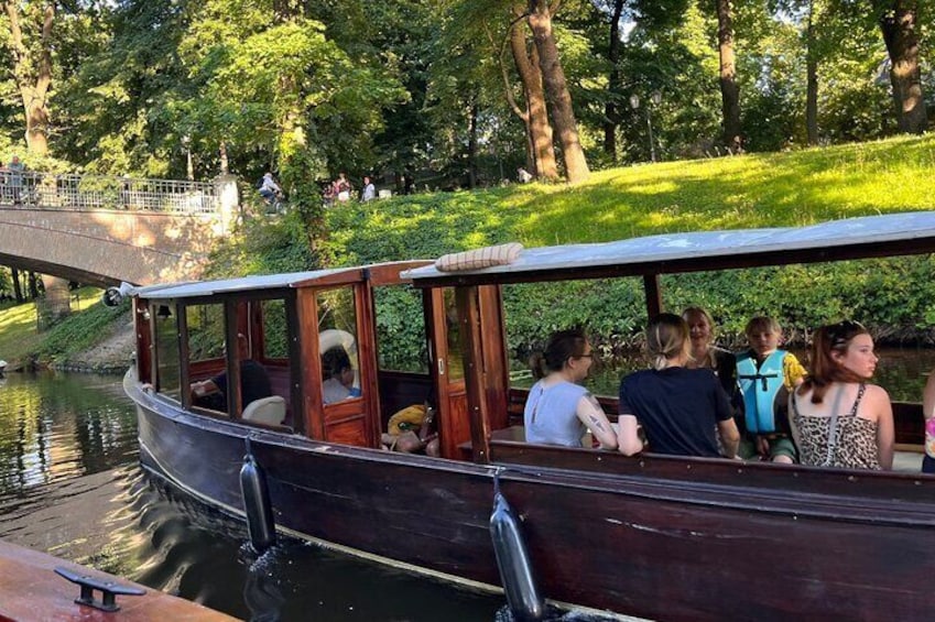 Riga Boat Sightseeing Tour with Welcome Drink (apx. 1 h)