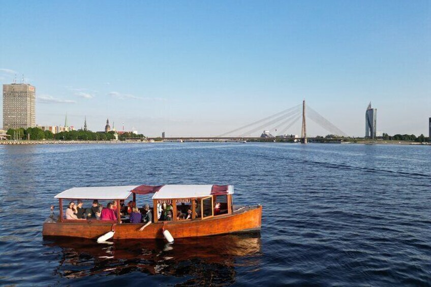 Riga: Sightseeing Cruise with Welcome Drink and Audio Guide