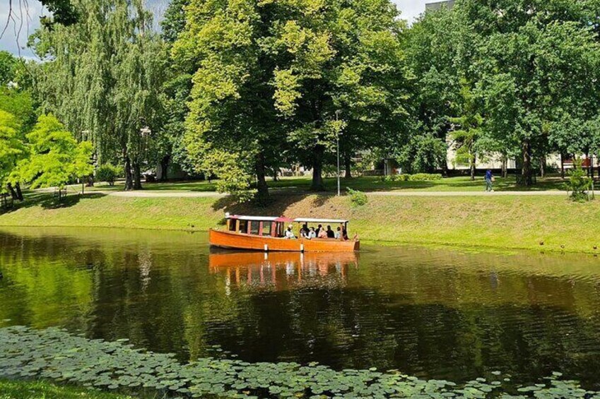 Riga Boat Sightseeing Tour with Welcome Drink (apx. 1 h)