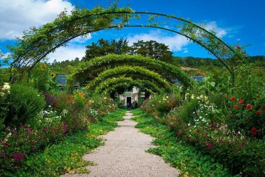 Giverny Gems: Exclusive Guided Walking Tour