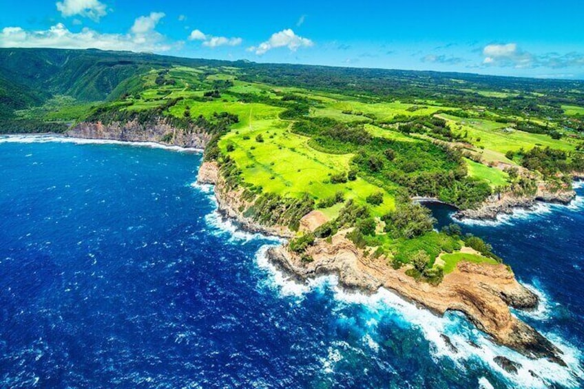 The rugged beauty of Akoakoa Point frames the lush landscape of
Pololū Valley