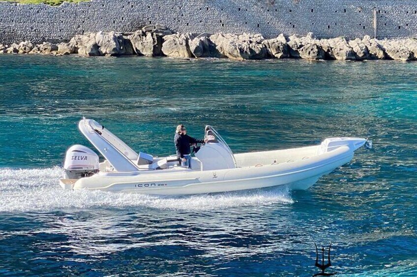 Dinghy Rental 8.60 300 Horsepower in Castellammare del Golfo