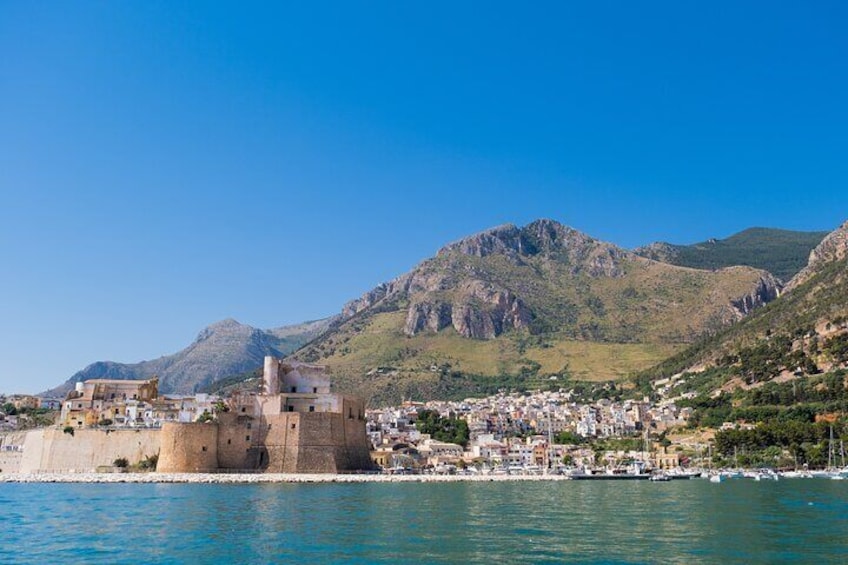 Dinghy Rental 8.60 300 Horsepower in Castellammare del Golfo