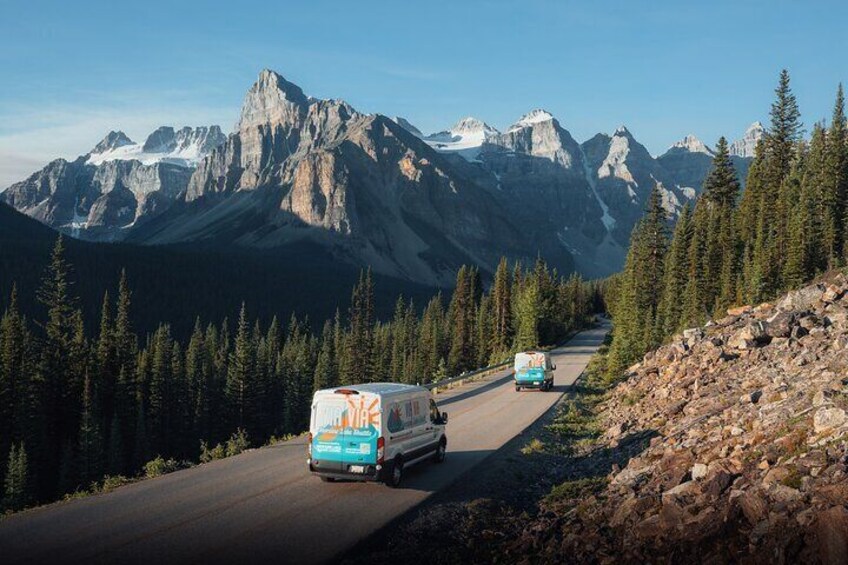 Via Via shuttles on their way to Moraine Lake.