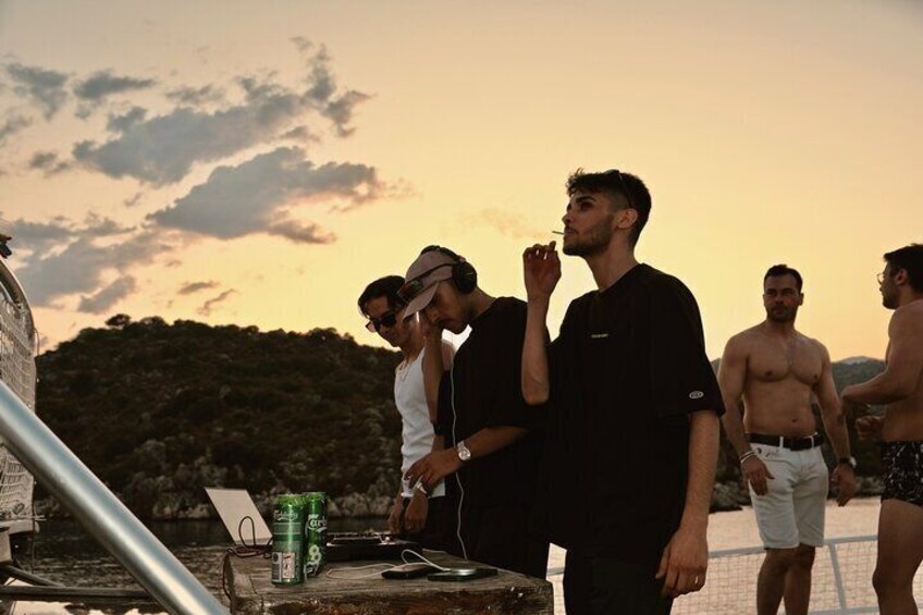 Private Kekova Sunset Party Boat Tour With DJ Performance