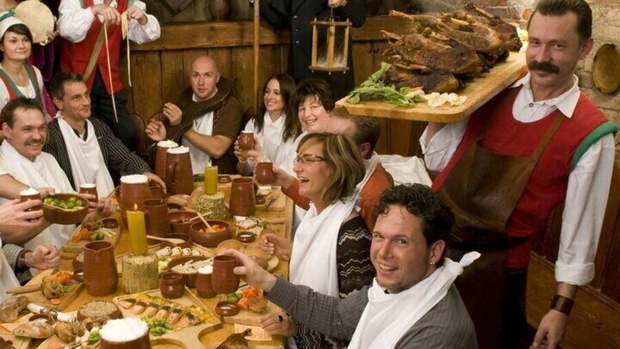 Knight's banquet with live music and supporting programme in Munich