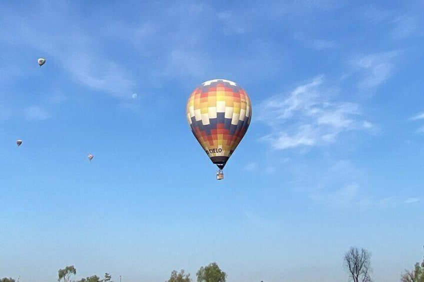 Balloon Flight in Teotihuacan Transportation and Breakfast Included