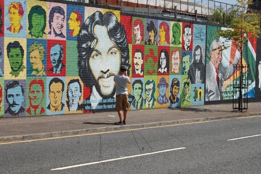 2 Hour Terror and Mural History Belfast taxi Private Tour