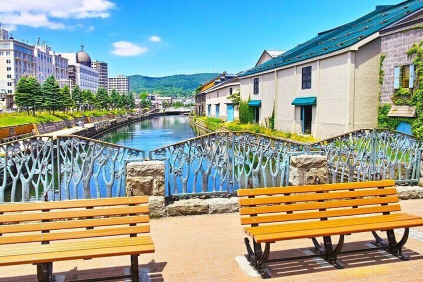 Otaru: Visit the only European-style place in Japan. Here you can stroll along the ancient canal streets with your family and friends. The surrounding area is lined with warehouses built.