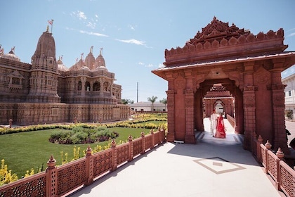 Mandir & boeddhistische tempeltour met Indiase lunch en Chinese thee