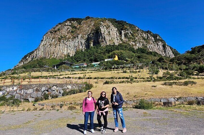 Private Taxi Tour of West Jeju With English-Speaking Driver