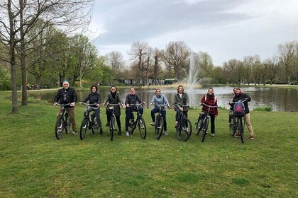 Daily group bike tour in Spanish.