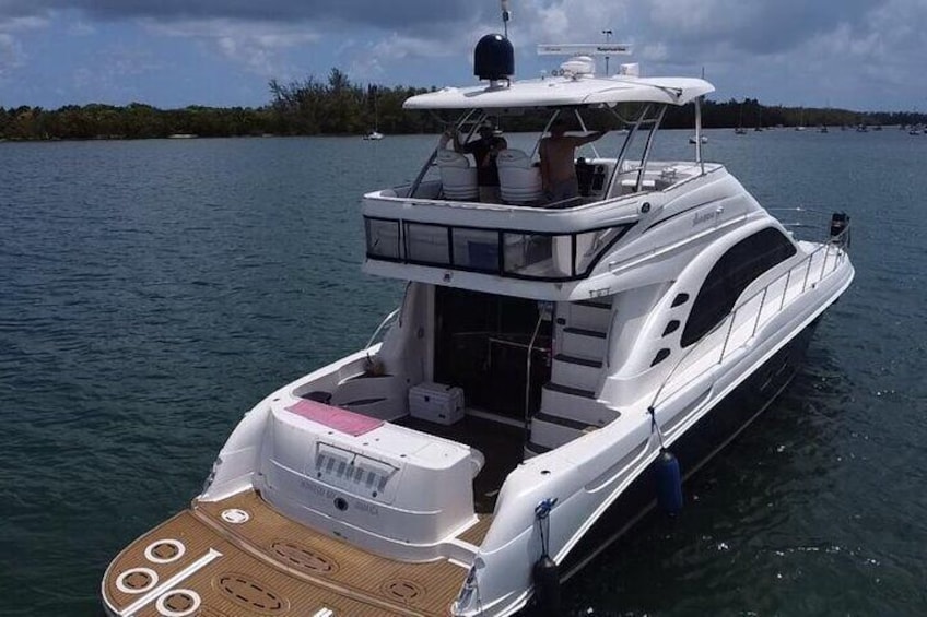 58 ft private tour in Miami, Yatch Rental 4 to 8 hours, 13 people