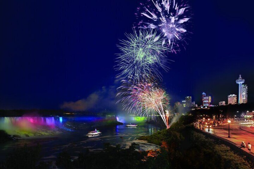 Private Niagara Falls Night Tour from Toronto with Fireworks