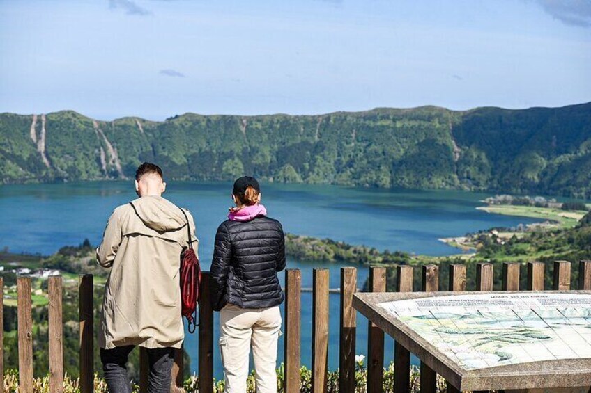 Lagoa do Fogo and Sete Cidades Private Full-Day Tour