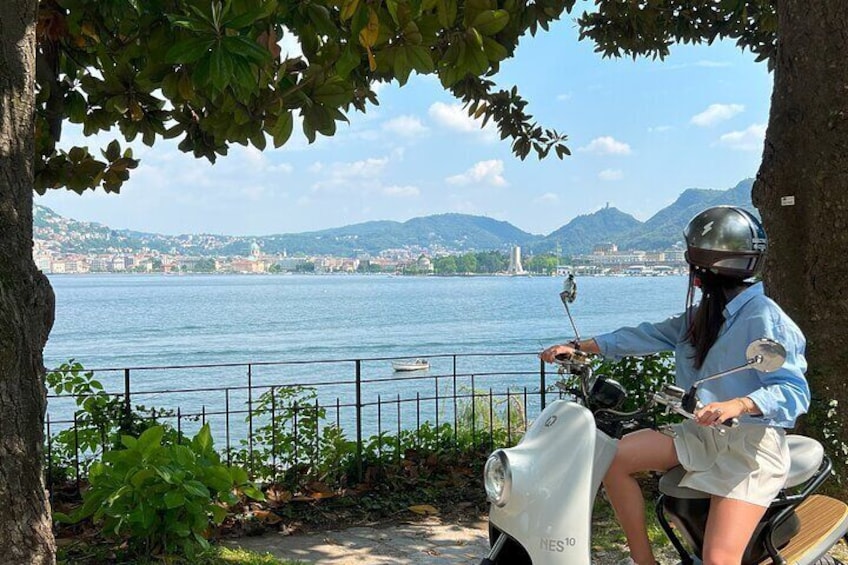 Lake Como: Guided tour in electric scooter to Bellagio