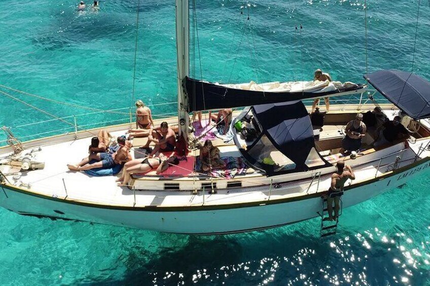 Private sailing tour Catania - Aperitif, snorkeling and sails