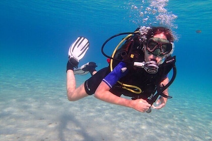 Try Scuba Diving for Beginners by Boat on Diaporos Island
