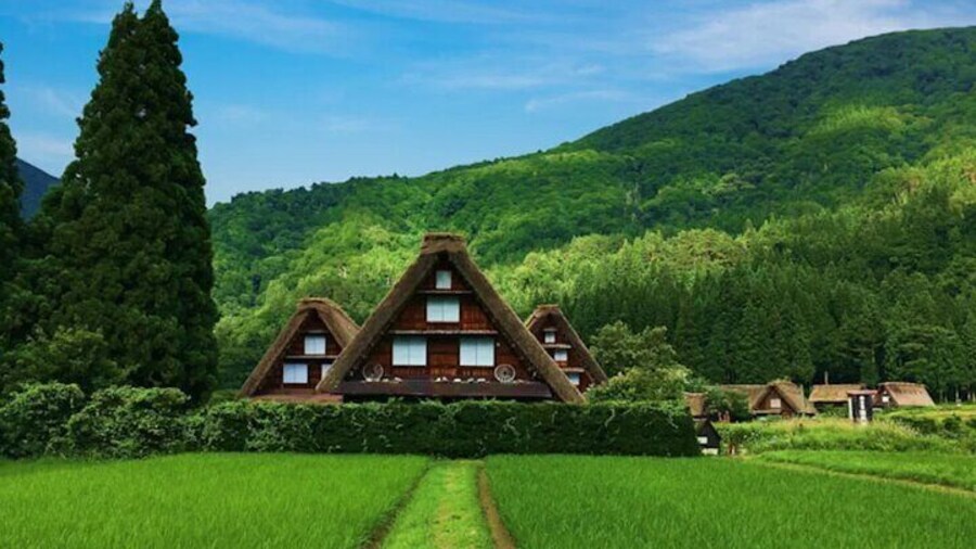 Hida Takayama and Shirakawago One Day Bus Tour from Nagoya