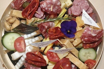 Visit and tasting of wines and cheese and charcuterie platter