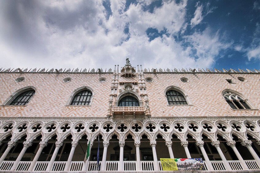 Basilica and Doge's Palace tour with Lunch & Glass Factory visit in Murano