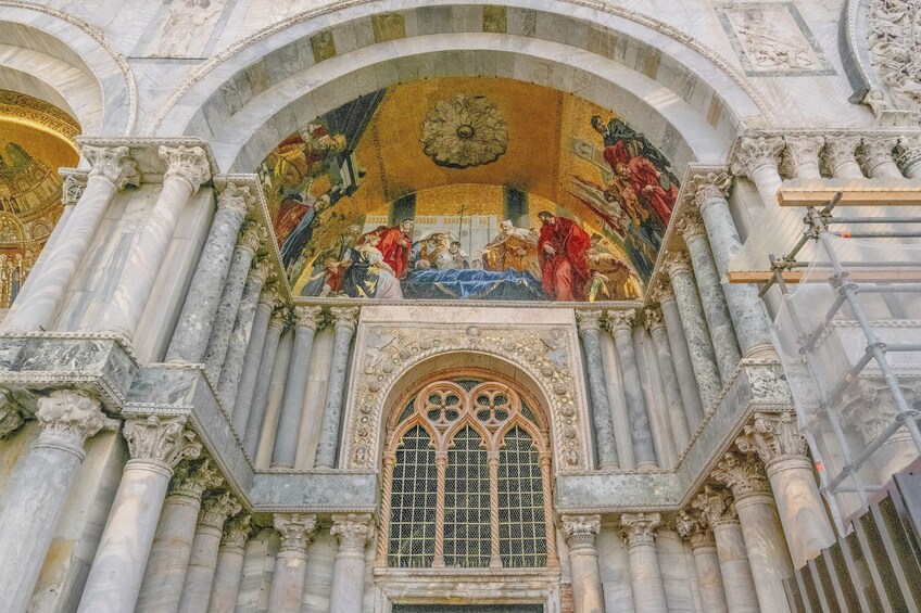 Basilica and Doge's Palace tour with Lunch & Glass Factory visit in Murano