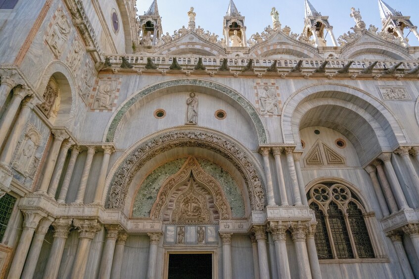 Basilica and Doge's Palace tour with Lunch & Glass Factory visit in Murano