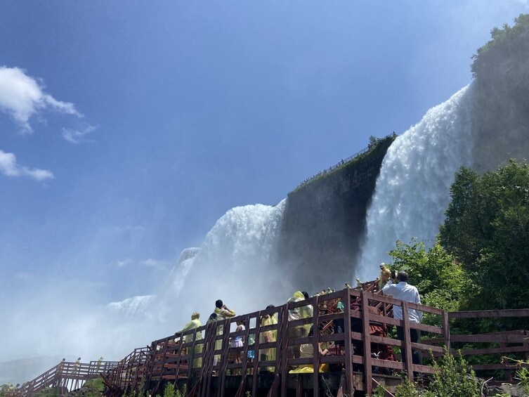 VIP First Access Maid of the Mist & Cave of the Winds Tour