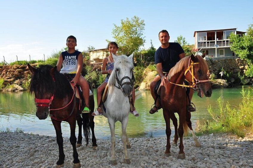 1 Hour Small Group Horse Riding Tour in Okurcalar