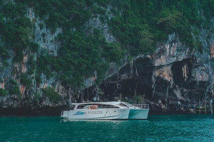 Phuket: Phi Phi, Bamboo Island og Sunset Maiton med hurtiggående katamaran