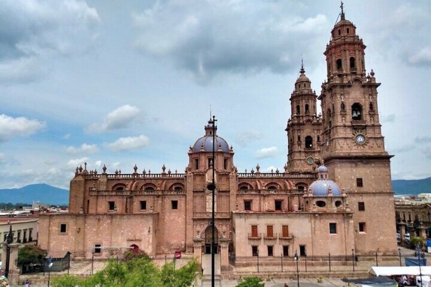 Morelia Tour: Walk in Downtown and San Nicolas University