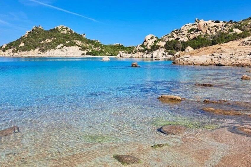 From Palau La Maddalena Archipelago Yacht Tour with Lunch