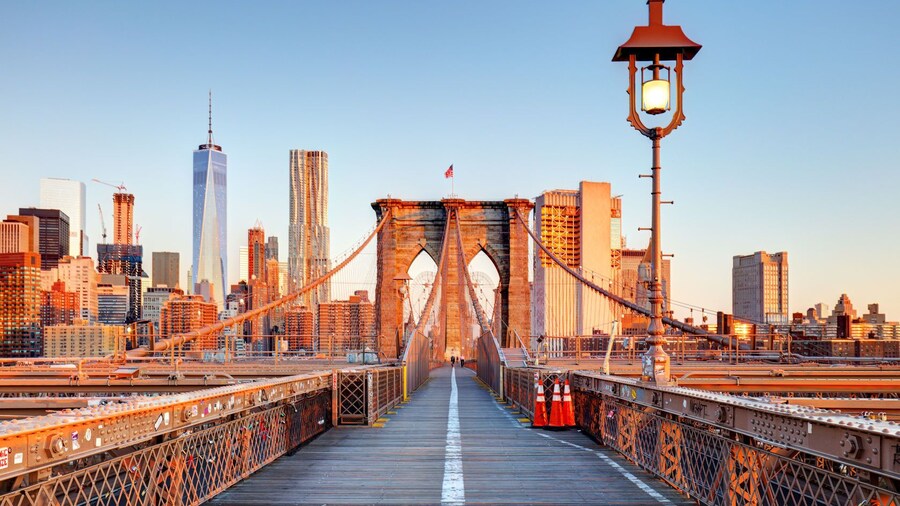 Brooklyn Bridge footpath with Manhattan in background