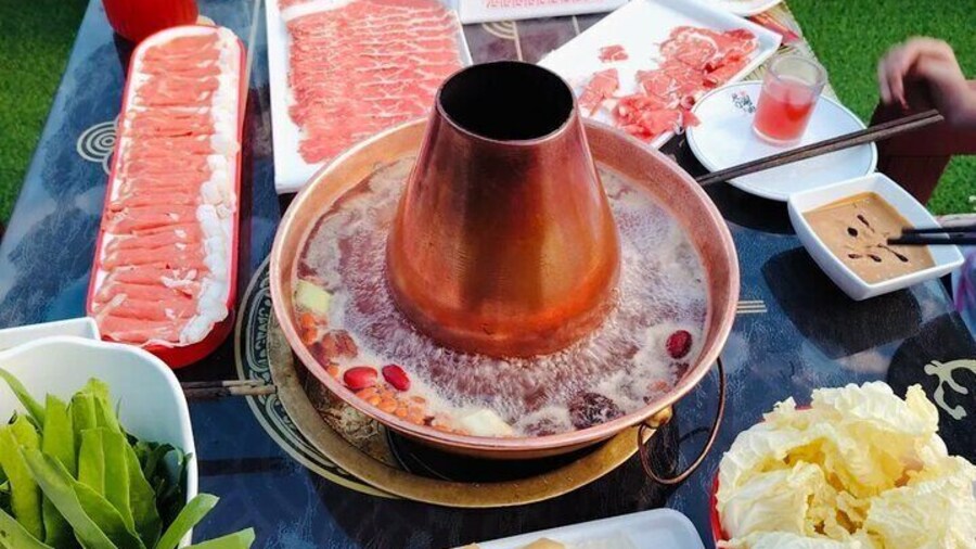 Shichahai Hutong Dinner and Beer Walking Tour