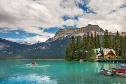 Emerald Lake,Takakkaw Falls, Moraine and Lake Louise Private Tour