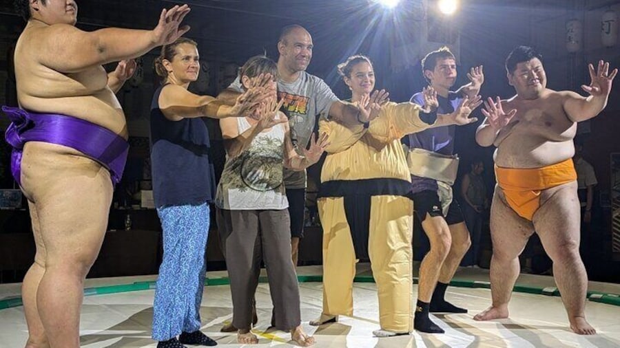 Osaka: Sumo Show and Kimono Haori Experience without food